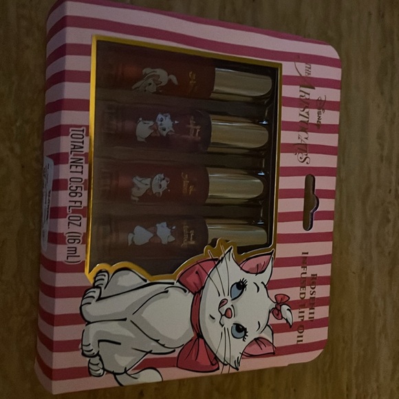 Disney Aristocrats Make Up Essentials Collection - Picture 3 of 6